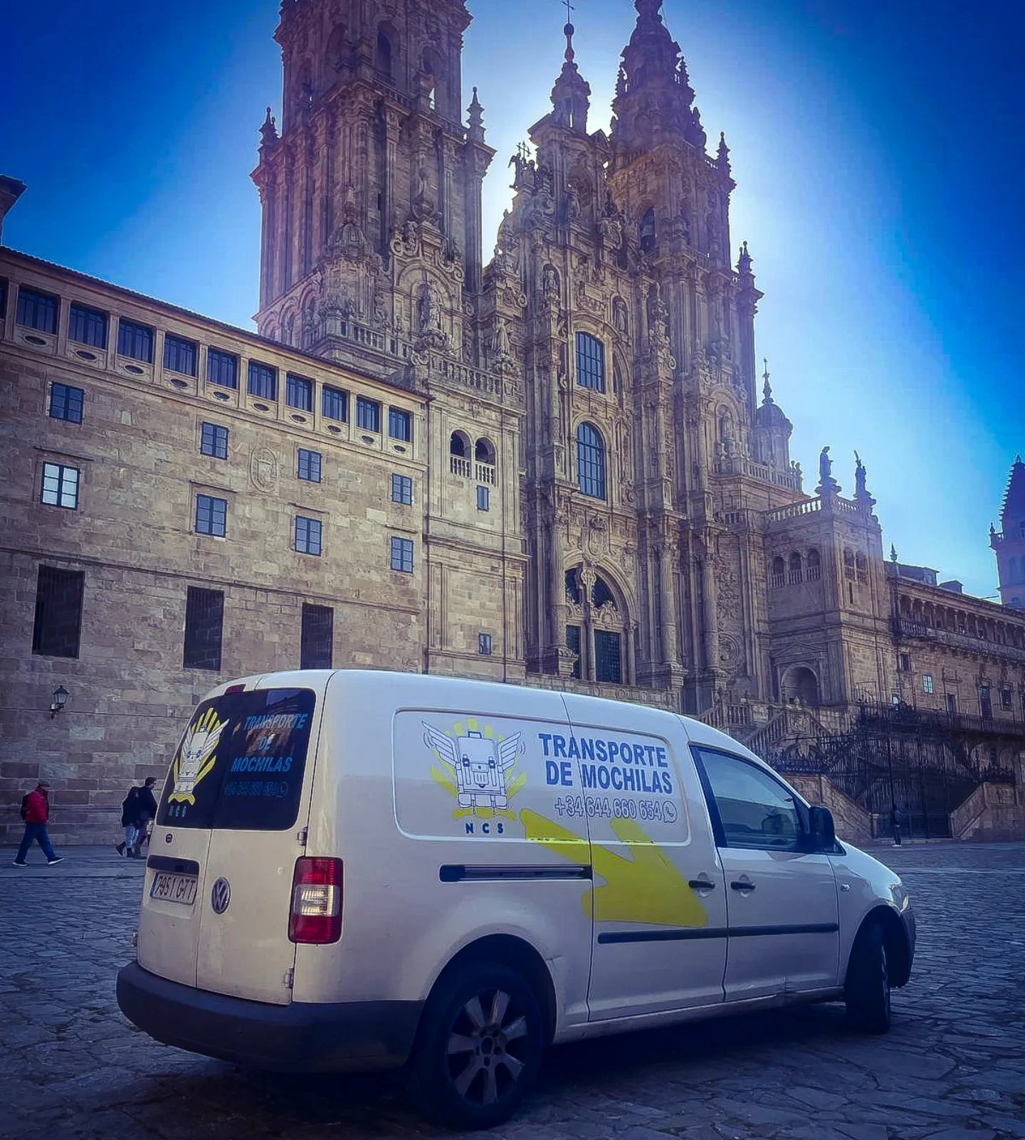 Furgo de mochilas en Santiago de Compostela